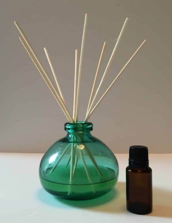 DIY Reed Diffuser {with Recipes for 11 Best Essential Oil Blends} One