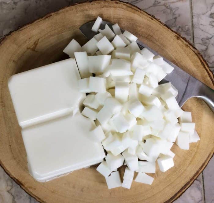 Love this!! my dry, itchy, sensitive skin has never felt better. -- Easy 3-ingredient essential oil soap that moisturizes, exfoliates, and soothes skin + FREE PRINTABLE of recipe & 25 custom EO blends