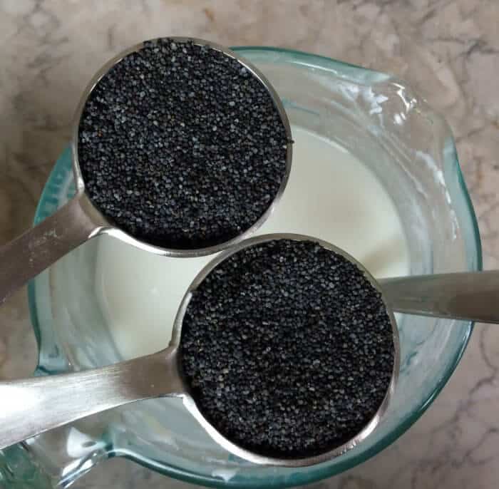 Love this!! my dry, itchy, sensitive skin has never felt better. -- Easy 3-ingredient essential oil soap that moisturizes, exfoliates, and soothes skin + FREE PRINTABLE of recipe & 25 custom EO blends