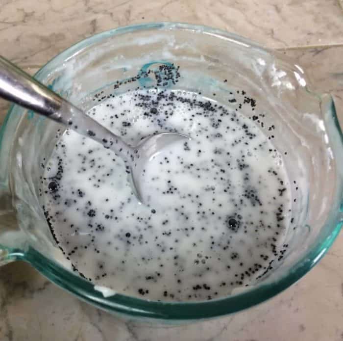 Love this!! my dry, itchy, sensitive skin has never felt better. -- Easy 3-ingredient essential oil soap that moisturizes, exfoliates, and soothes skin + FREE PRINTABLE of recipe & 25 custom EO blends