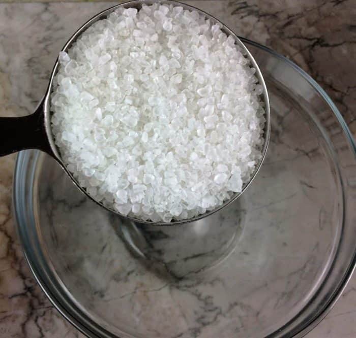 Easy 3 ingredient salt scrub exfoliates, moisturizes, & nourishes skin. My favorite thing is that there are 18 recipes for essential oil blends to customize your salt scrub!! blends include: cellulite helper, calm skin, muscle soother, grapefruit & fir, mojito, invigorating, rosemary & lavender, sea breeze, lemonade, good times, Hawaii dreams, autumn breeze, sweater weather, gingerbread, candy cane, and Christmas tree. So fun!! These would make great gifts!