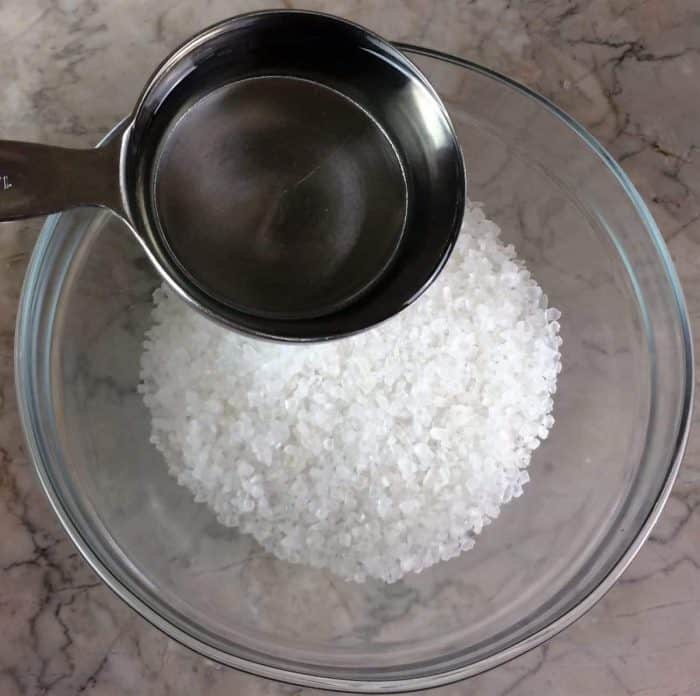 Easy 3 ingredient salt scrub exfoliates, moisturizes, & nourishes skin. My favorite thing is that there are 18 recipes for essential oil blends to customize your salt scrub!! blends include: cellulite helper, calm skin, muscle soother, grapefruit & fir, mojito, invigorating, rosemary & lavender, sea breeze, lemonade, good times, Hawaii dreams, autumn breeze, sweater weather, gingerbread, candy cane, and Christmas tree. So fun!! These would make great gifts!