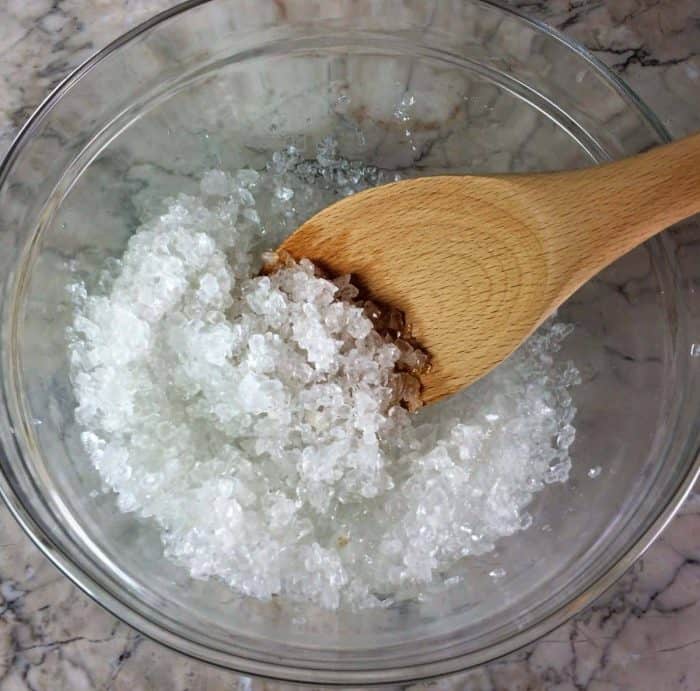 Easy 3 ingredient salt scrub exfoliates, moisturizes, & nourishes skin. My favorite thing is that there are 18 recipes for essential oil blends to customize your salt scrub!! blends include: cellulite helper, calm skin, muscle soother, grapefruit & fir, mojito, invigorating, rosemary & lavender, sea breeze, lemonade, good times, Hawaii dreams, autumn breeze, sweater weather, gingerbread, candy cane, and Christmas tree. So fun!! These would make great gifts!