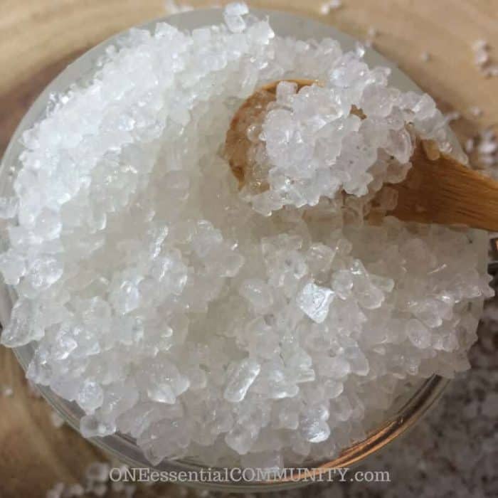 Easy 3 ingredient salt scrub exfoliates, moisturizes, & nourishes skin. My favorite thing is that there are 18 recipes for essential oil blends to customize your salt scrub!! blends include: cellulite helper, calm skin, muscle soother, grapefruit & fir, mojito, invigorating, rosemary & lavender, sea breeze, lemonade, good times, Hawaii dreams, autumn breeze, sweater weather, gingerbread, candy cane, and Christmas tree. So fun!! These would make great gifts!