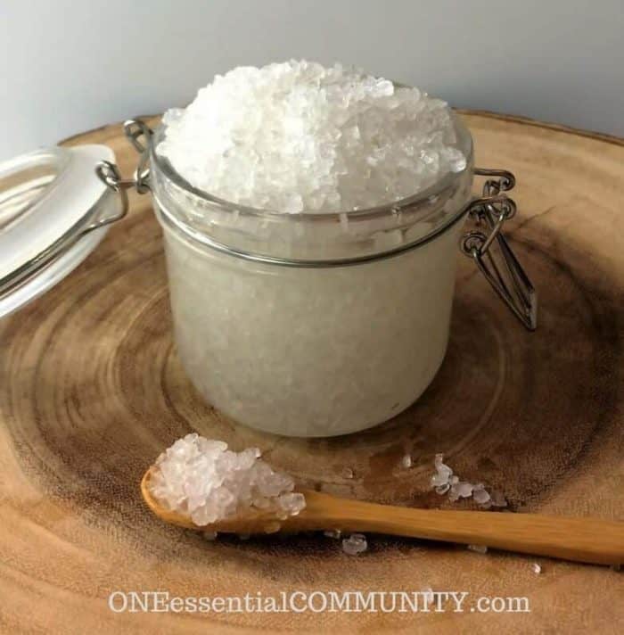 Easy 3 ingredient salt scrub exfoliates, moisturizes, & nourishes skin. My favorite thing is that there are 18 recipes for essential oil blends to customize your salt scrub!! blends include: cellulite helper, calm skin, muscle soother, grapefruit & fir, mojito, invigorating, rosemary & lavender, sea breeze, lemonade, good times, Hawaii dreams, autumn breeze, sweater weather, gingerbread, candy cane, and Christmas tree. So fun!! These would make great gifts!