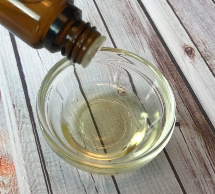 DIY oatmeal milk bath soothes dry, irritated skin plus it has the great calming aroma of lavender essential oil