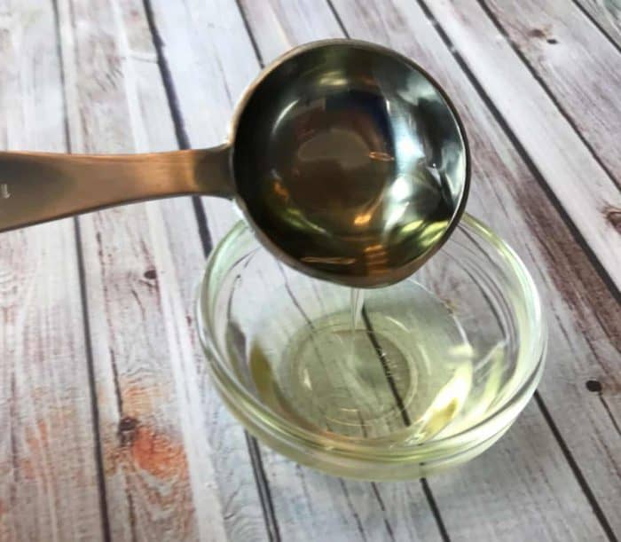 DIY oatmeal milk bath soothes dry, irritated skin plus it has the great calming aroma of lavender essential oil