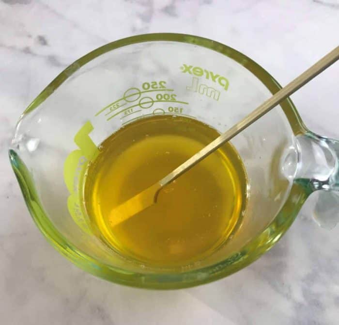 Easy essential oil relaxation rub recipe - great for reducing stress & anxiety, sleep, calming, balancing, & relaxing (just 3 ingredients)