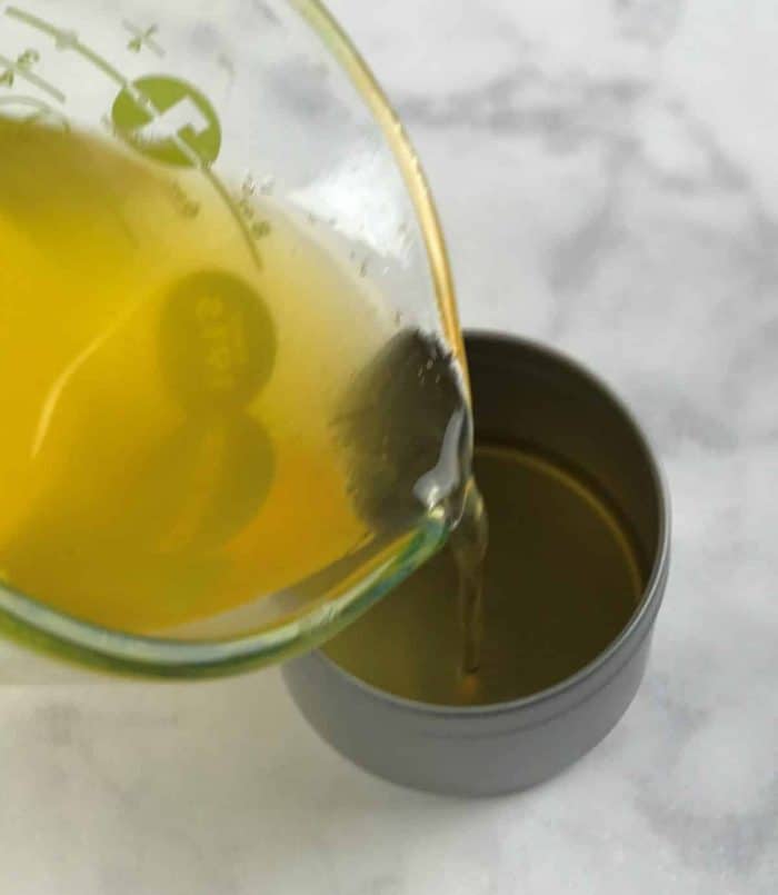 Easy essential oil relaxation rub recipe - great for reducing stress & anxiety, sleep, calming, balancing, & relaxing (just 3 ingredients)