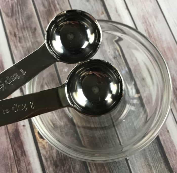 DIY kid-safe hand sanitizer recipe with essential oils - Germs are everywhere.  When you can't get to a sink to wash your hands, keep clean with this natural homemade hand sanitizer gel {with essential oils}.