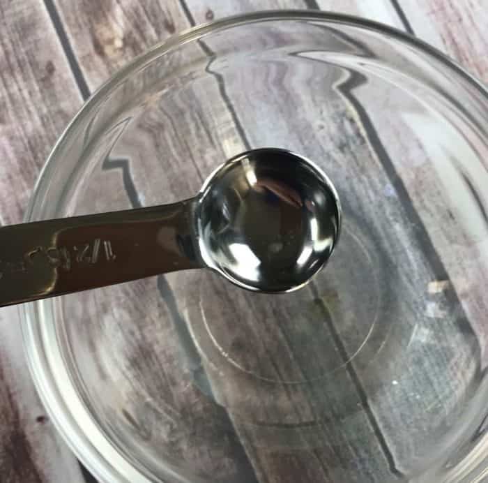 DIY kid-safe hand sanitizer recipe with essential oils - Germs are everywhere.  When you can't get to a sink to wash your hands, keep clean with this natural homemade hand sanitizer gel {with essential oils}.