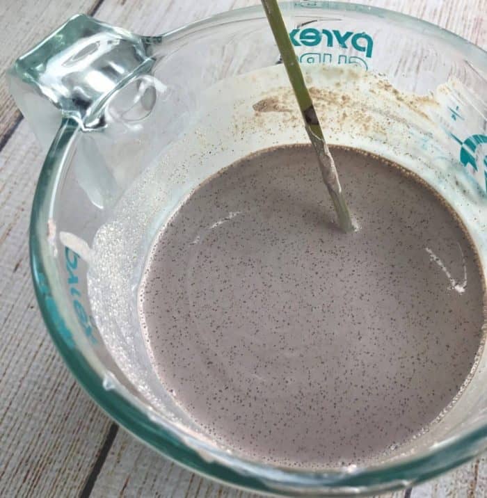 homemade essential oil sunscreen recipe. It's water resistant, protects against UVA and UVB , and SPF 30+. Plus it rubs in completely and it's not sticky or overly greasy. {DIY natural sunscreen recipe, essential oil recipe, essential oil DIY, doTERRA, Young Living, Plant Therapy}