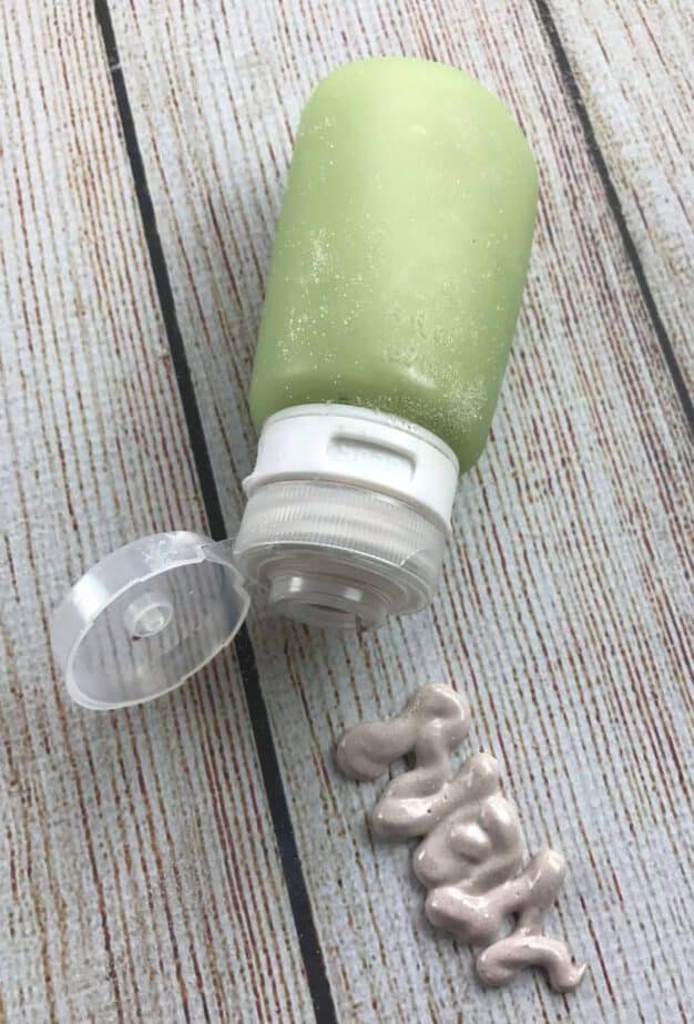 homemade essential oil sunscreen recipe. It's water resistant, protects against UVA and UVB , and SPF 30+. Plus it rubs in completely and it's not sticky or overly greasy. {DIY natural sunscreen recipe, essential oil recipe, essential oil DIY, doTERRA, Young Living, Plant Therapy}