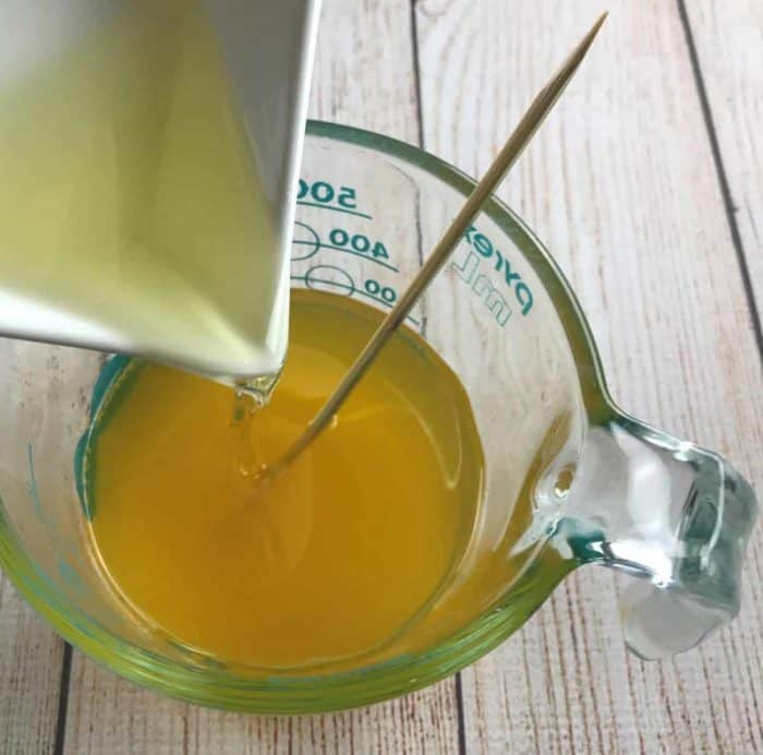 homemade essential oil sunscreen recipe. It's water resistant, protects against UVA and UVB , and SPF 30+. Plus it rubs in completely and it's not sticky or overly greasy. {DIY natural sunscreen recipe, essential oil recipe, essential oil DIY, doTERRA, Young Living, Plant Therapy}