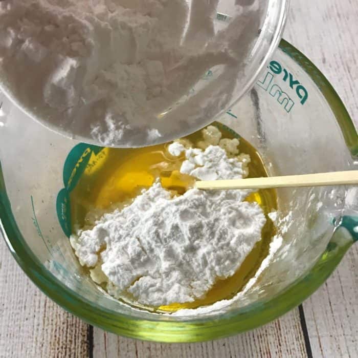 DIY Essential Oil Bug Repellent Lotion Bars -- all-natural and deet-free recipe to keep mosquitoes & ticks away. smell great & non-greasy