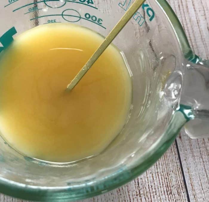 DIY Essential Oil Bug Repellent Lotion Bars -- all-natural and deet-free recipe to keep mosquitoes & ticks away. smell great & non-greasy