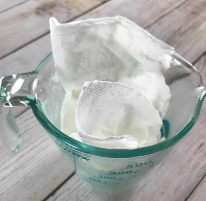 DIY Essential Oil Bug Repellent Lotion Bars -- all-natural and deet-free recipe to keep mosquitoes & ticks away. smell great & non-greasy