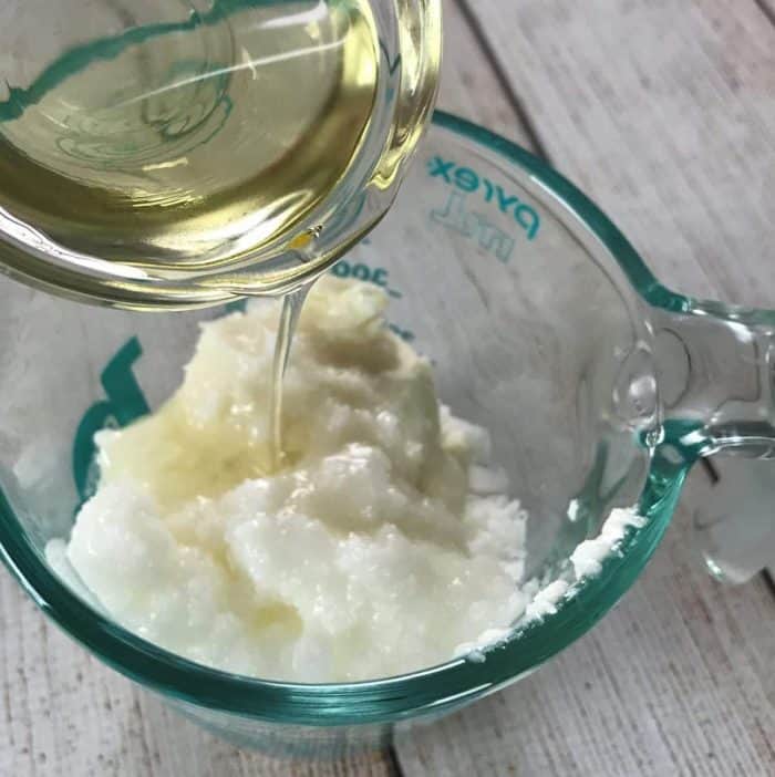 DIY Essential Oil Bug Repellent Lotion Bars -- all-natural and deet-free recipe to keep mosquitoes & ticks away. smell great & non-greasy