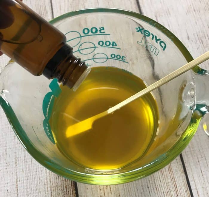 DIY Essential Oil Bug Repellent Lotion Bars -- all-natural and deet-free recipe to keep mosquitoes & ticks away. smell great & non-greasy