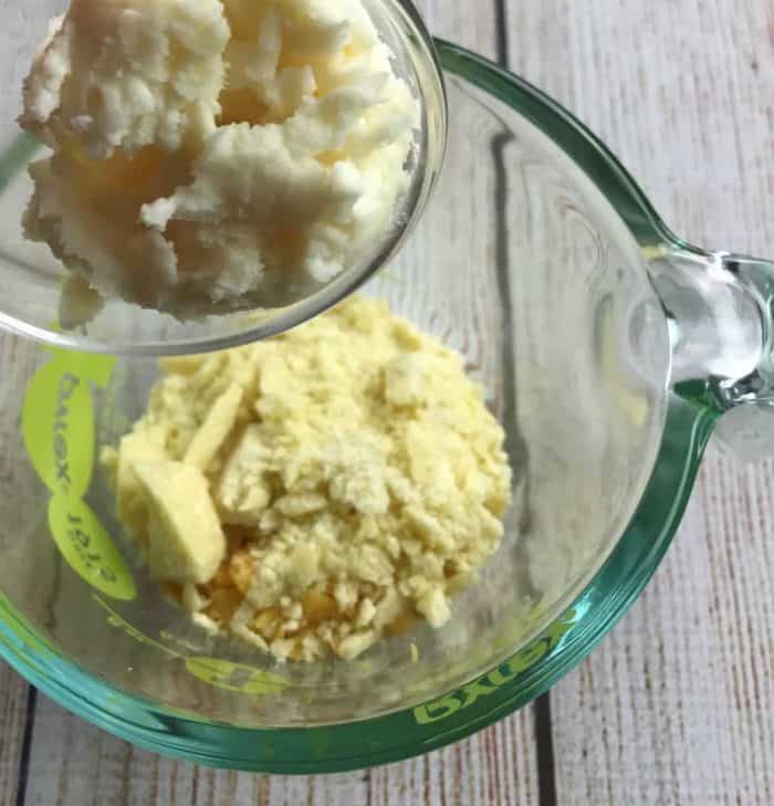 Got a bug bite, rash or other itchy nuisance? homemade natural anti-itch stick with essential oils. Itch relief in no time!