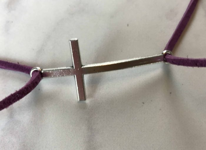 Make your own DIY essential oil diffuser bracelet with just a couple of supplies, less than 2 minutes to make, and no special craft skills needed. Fun for a girls night or make & take class. Plus there are lots of ideas for how to customize the scent of your diffuser bracelet to suit your mood: energizing to wake you up, lift your spirits, calm & relax, focus & concentrate, support immune system, and rev up your libido.