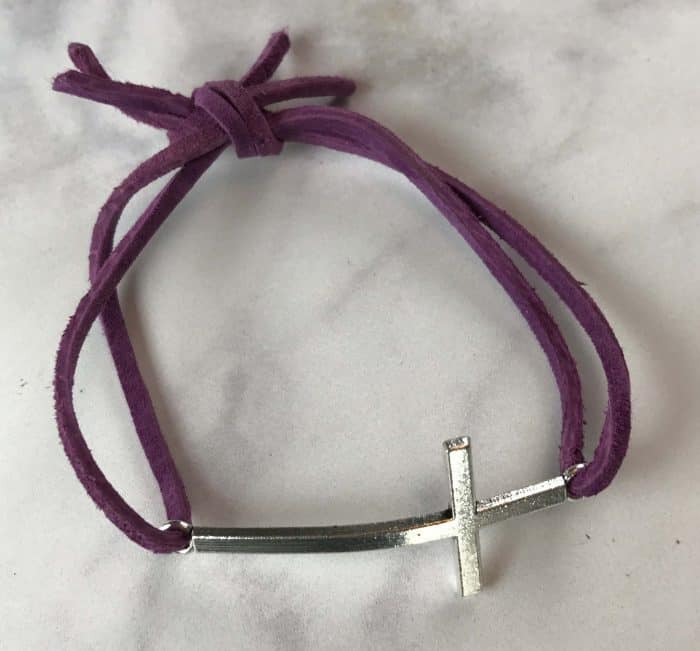 Make your own DIY essential oil diffuser bracelet with just a couple of supplies, less than 2 minutes to make, and no special craft skills needed. Fun for a girls night or make & take class. Plus there are lots of ideas for how to customize the scent of your diffuser bracelet to suit your mood: energizing to wake you up, lift your spirits, calm & relax, focus & concentrate, support immune system, and rev up your libido.