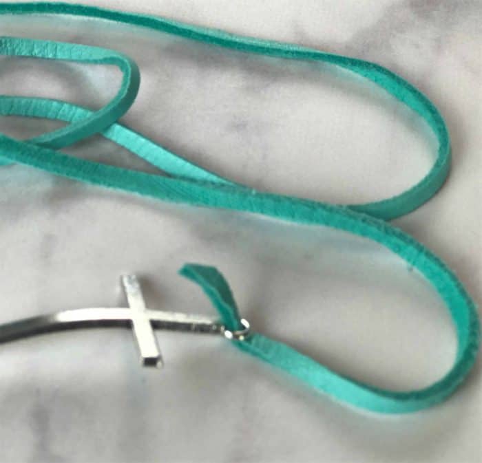 Make your own DIY essential oil diffuser bracelet with just a couple of supplies, less than 2 minutes to make, and no special craft skills needed. Fun for a girls night or make & take class. Plus there are lots of ideas for how to customize the scent of your diffuser bracelet to suit your mood: energizing to wake you up, lift your spirits, calm & relax, focus & concentrate, support immune system, and rev up your libido.