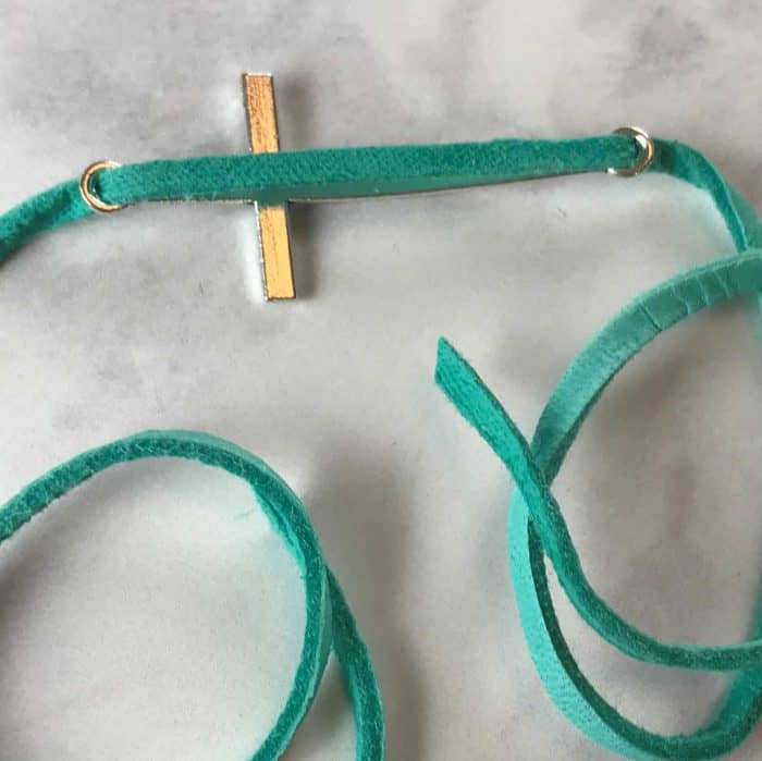 Make your own DIY essential oil diffuser bracelet with just a couple of supplies, less than 2 minutes to make, and no special craft skills needed. Fun for a girls night or make & take class. Plus there are lots of ideas for how to customize the scent of your diffuser bracelet to suit your mood: energizing to wake you up, lift your spirits, calm & relax, focus & concentrate, support immune system, and rev up your libido.