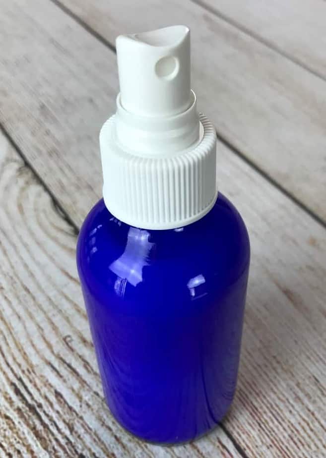Natural essential oil deodorant recipe that REALLY WORKS. Cheap and easy to make with just 2 ingredients. Plus best essential oils for deodorants and 15 essential oil deodorant blends. #essentialoilrecipes #naturalDIY #essentialoilDIY #doterra #youngliving #oneessentialcommunity #naturalbeauty