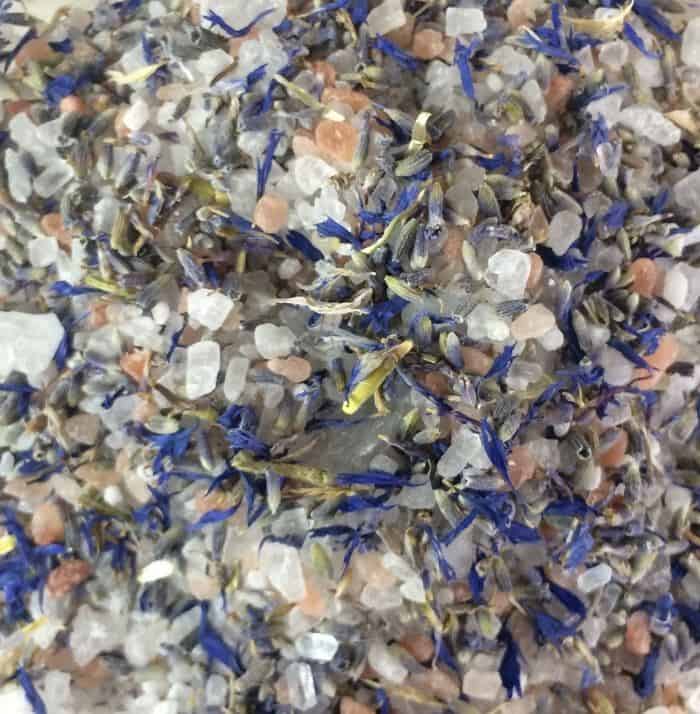 DIY floral bath salts -- a great source of minerals and trace elements, and help remove toxins from your skin. Plus depending on the essential oils you choose to use, they can help calm, improve sleep, reduce inflammation, ease achy muscles, lessen anxious feelings, improve circulation, and soothe dry, irritated skin. #essentialoils #essentialoilrecipes #bathsalts #naturalDIY #naturalbeauty #essentialoilDIY #essentialoilgifts #DIYgifts