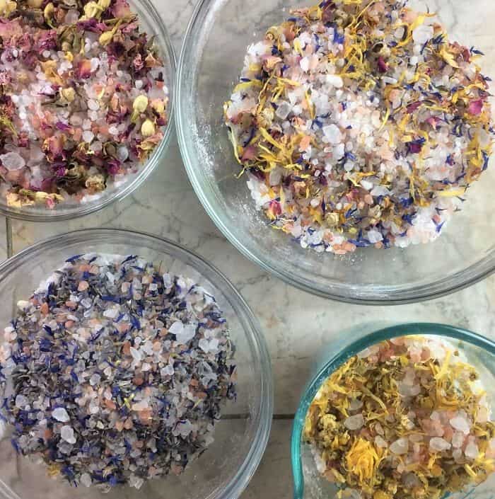 DIY floral bath salts -- a great source of minerals and trace elements, and help remove toxins from your skin. Plus depending on the essential oils you choose to use, they can help calm, improve sleep, reduce inflammation, ease achy muscles, lessen anxious feelings, improve circulation, and soothe dry, irritated skin. #essentialoils #essentialoilrecipes #bathsalts #naturalDIY #naturalbeauty #essentialoilDIY #essentialoilgifts #DIYgifts