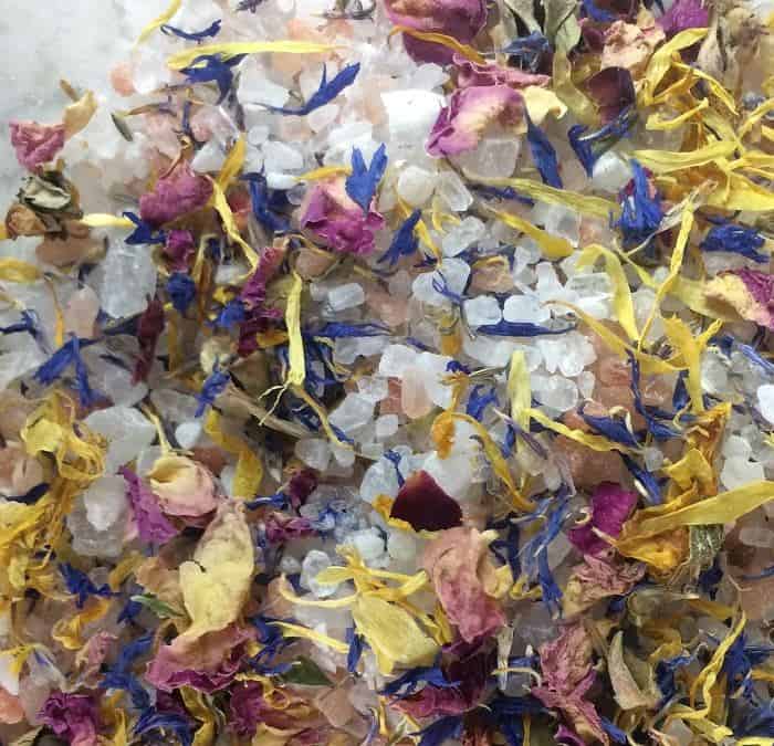 DIY floral bath salts -- a great source of minerals and trace elements, and help remove toxins from your skin. Plus depending on the essential oils you choose to use, they can help calm, improve sleep, reduce inflammation, ease achy muscles, lessen anxious feelings, improve circulation, and soothe dry, irritated skin. #essentialoils #essentialoilrecipes #bathsalts #naturalDIY #naturalbeauty #essentialoilDIY #essentialoilgifts #DIYgifts