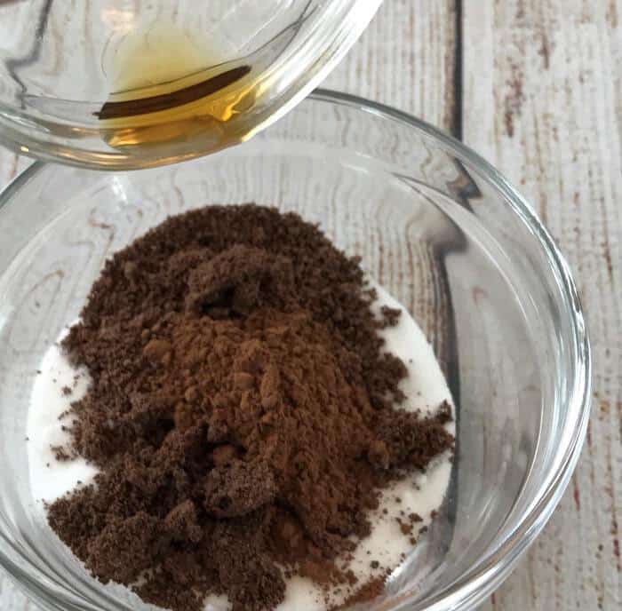 homemade chocolate lip scrub recipe with essential oils -- divine combination of chocolate & orange that's both hydrating and gently exfoliating, leaving you with soft, smooth, healthy lips. #essentialoils #essentialoilrecipes #lipscrub #sugarscrub #chocolatelipscrub #naturalDIY #naturalbeauty #lipscrubrecipes #essentialoilDIY #essentialoilGIFTS #DIYgifts #easyDIY