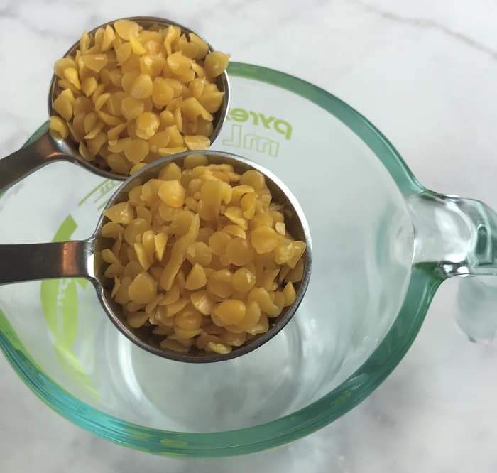 Boost your immune system and stay healthy with this essential oil immune support foot rub recipe. Fight colds, coughs, and other bugs. #essentialoilrecipes #essentialoilDIY #essentialoilsforcolds #naturalDIY #naturalimmunesupport #essentialoil