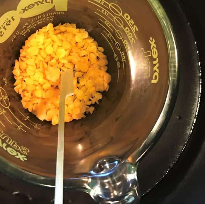 Boost your immune system and stay healthy with this essential oil immune support foot rub recipe. Fight colds, coughs, and other bugs. #essentialoilrecipes #essentialoilDIY #essentialoilsforcolds #naturalDIY #naturalimmunesupport #essentialoil