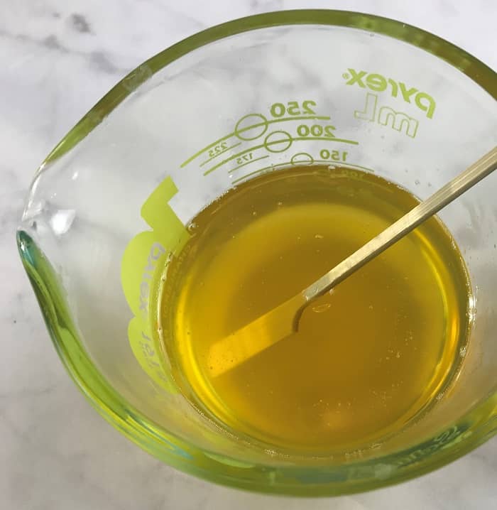 Boost your immune system and stay healthy with this essential oil immune support foot rub recipe. Fight colds, coughs, and other bugs. #essentialoilrecipes #essentialoilDIY #essentialoilsforcolds #naturalDIY #naturalimmunesupport #essentialoil