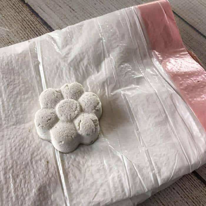 Freshen and eliminate trash can odors naturally with these easy-to-make homemade essential oil trashcan deodorizing tabs. {no more stinky, smelly trash cans, garbage cans, wastebaskets} essential oil trash can odor recipe #essentialoils #essentialoilrecipes #essentialoilDIY #stinkytrash #deodorizingtabs #essentialoilcleaning #naturaldeodorizer