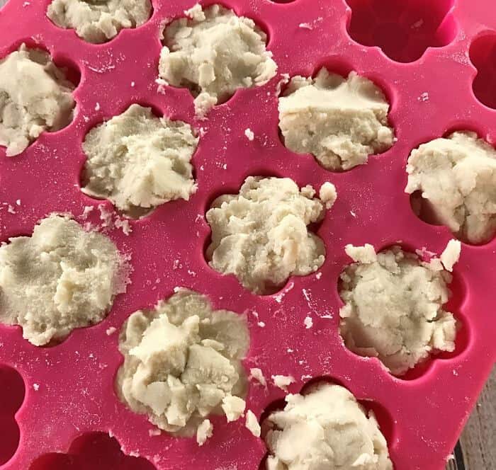 Freshen and eliminate trash can odors naturally with these easy-to-make homemade essential oil trashcan deodorizing tabs. {no more stinky, smelly trash cans, garbage cans, wastebaskets} essential oil trash can odor recipe #essentialoils #essentialoilrecipes #essentialoilDIY #stinkytrash #deodorizingtabs #essentialoilcleaning #naturaldeodorizer