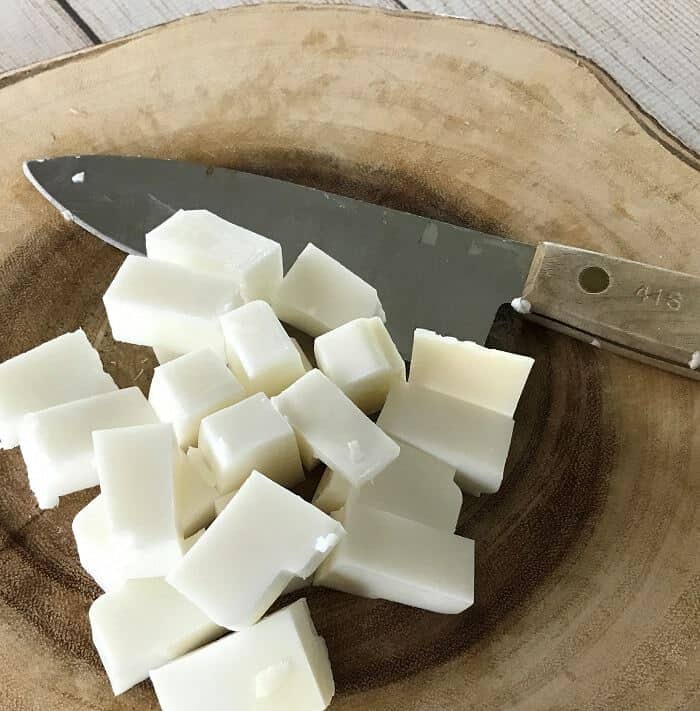 Easy DIY peppermint & charcoal detox soap recipe with peppermint essential oil. Helps increase circulation, unclogs pores, remove impurities, fight acne, and improve the health of your skin. {essential oils for skin, acne, faces, tightening, skincare, Young Living, doTERRA, activated charcoal, melt and pour soap} #essentialoils #essentialoilrecipes #essentialoilDIY #naturalDIY #essentialoilsoap #charcoalsoap #facesoap #charcoalfacesoap #peppermintessentialoil #homemadesoap