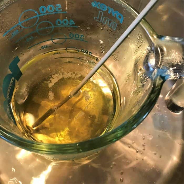 homemade shaving cream with essential oils - It's naturally rich and creamy, making legs and underarms silky smooth. With built-in moisturizers, skin is soft, smooth, and perfectly moisturized. Great for sensitive skin. Includes several recipes for essential oils to customize - relaxing, uplifting, energizing, and more #homemadeshavingcream #diyshavingcream #essentialoilrecipes #DIYrecipes #DIYbeauty #naturalbeauty #essentialoil