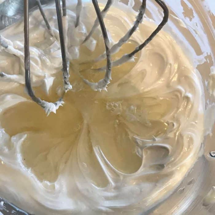 homemade shaving cream with essential oils - It's naturally rich and creamy, making legs and underarms silky smooth. With built-in moisturizers, skin is soft, smooth, and perfectly moisturized. Great for sensitive skin. Includes several recipes for essential oils to customize - relaxing, uplifting, energizing, and more #homemadeshavingcream #diyshavingcream #essentialoilrecipes #DIYrecipes #DIYbeauty #naturalbeauty #essentialoil