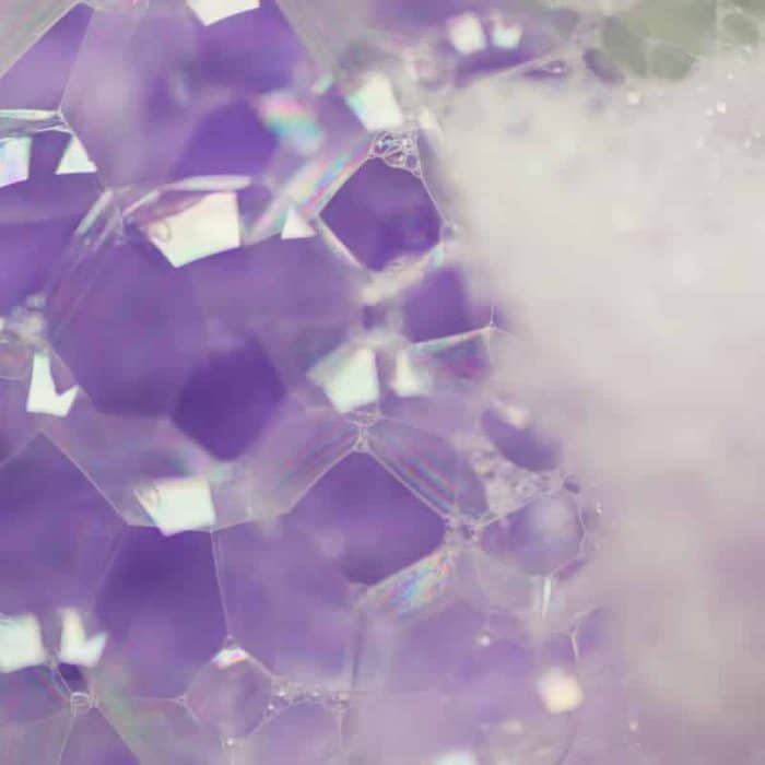 DIY lavender vanilla bubble bath recipe - vanilla oleoresin and lavender essential oil combine to make a warm floral scent that helps you relax, unwind, and let go. After soaking in a tub of this calming lavender vanilla bubble bath, you're pretty much guaranteed to get a great night's sleep. #essentialoils #essentialoilrecipes #naturalbeauty #DIYrecipes #yleo #doterra #essentialoiluses