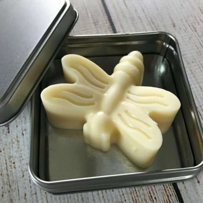 40 favorite essential oil recipes for summer - homemade sunscreen, after-sun spray, cooling spray, DIY deodorant, diffuser blends, summer room sprays, rollerball recipes, bug spray, essential oils for travel, and more. Lots of easy summer essential oil recipes with step-by-step instructions and free printables. #essentialoilrecipes #essentialoilDIY #essentialoildiffuser #essentialoiluses #essentialoils #DIYbeauty #naturalremedies