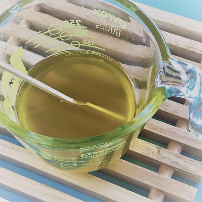 This one natural headache relief balm stops headache pain from all kinds of headaches - tension, stress, allergy-triggered, hormones (PMS and menopause), migraine, and sinus headaches. it's an easy DIY made with the natural goodness of essential oils. #essentialoils #essentialoilrecipes #DIYrecipes #yleo #doterra #essentialoiluses #naturalremedies #headacheremedies #headacherelief #headacheessentialoil #headache