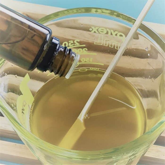 This one natural headache relief balm stops headache pain from all kinds of headaches - tension, stress, allergy-triggered, hormones (PMS and menopause), migraine, and sinus headaches. it's an easy DIY made with the natural goodness of essential oils. #essentialoils #essentialoilrecipes #DIYrecipes #yleo #doterra #essentialoiluses #naturalremedies #headacheremedies #headacherelief #headacheessentialoil #headache