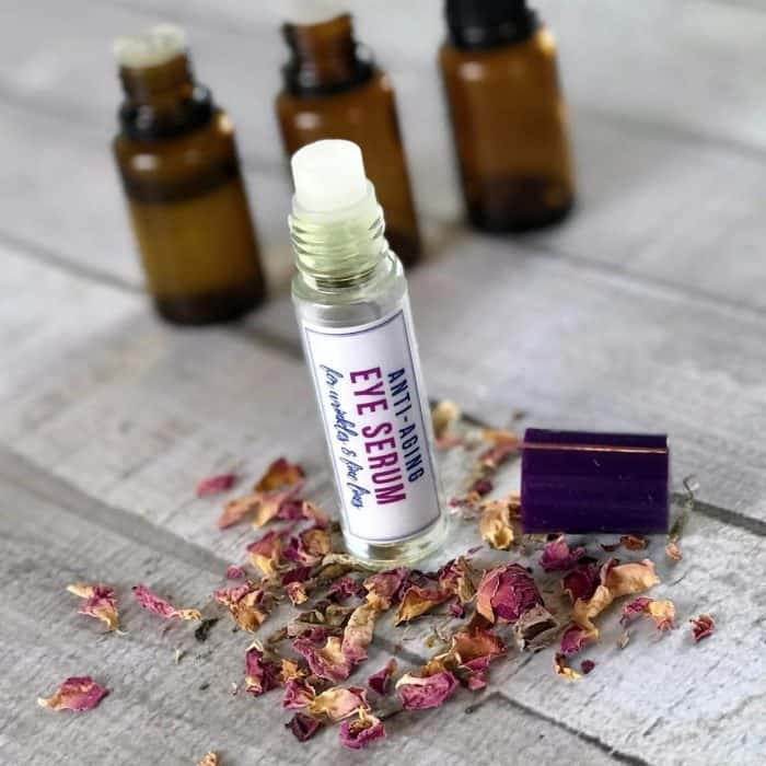 natural anti-aging serum with essential oils -- boosts collagen, rejuvenates cells, and plumps skin to reduce appearance of fine lines and wrinkles {essential oil recipes, essential oil uses, natural beauty, DIY recipes, essential oils for wrinkles, essential oils for aging, essential oils for skincare}