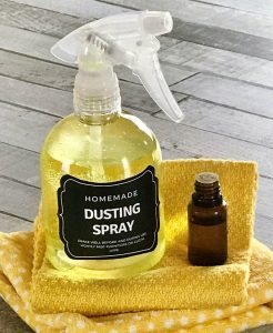 DIY dusting spray with essential oils- cleans and repels dust so you clean less often. Plus it moisturizes, nourishes, and protect wood. It's like a combined dusting spray and wood polish. {free printable label, essential oil recipe, essential oil cleaning, homemade dusting spray, essential oil spray}, natural cleaning} #essentialoilrecipes #DIYessentialoil #naturalcleaning