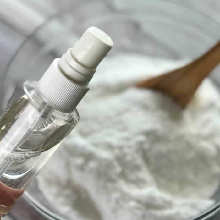 Lush copycat DIY acne facial tabs tighten pores, clear up acne, calm skin, & alleviate redness. naturally gentle & made with essential oils. DIY acne treatment, essential oil recipe, essential oils for acne, homemade facial, DIY facial, DIY essential oil, doTERRA, Young Living