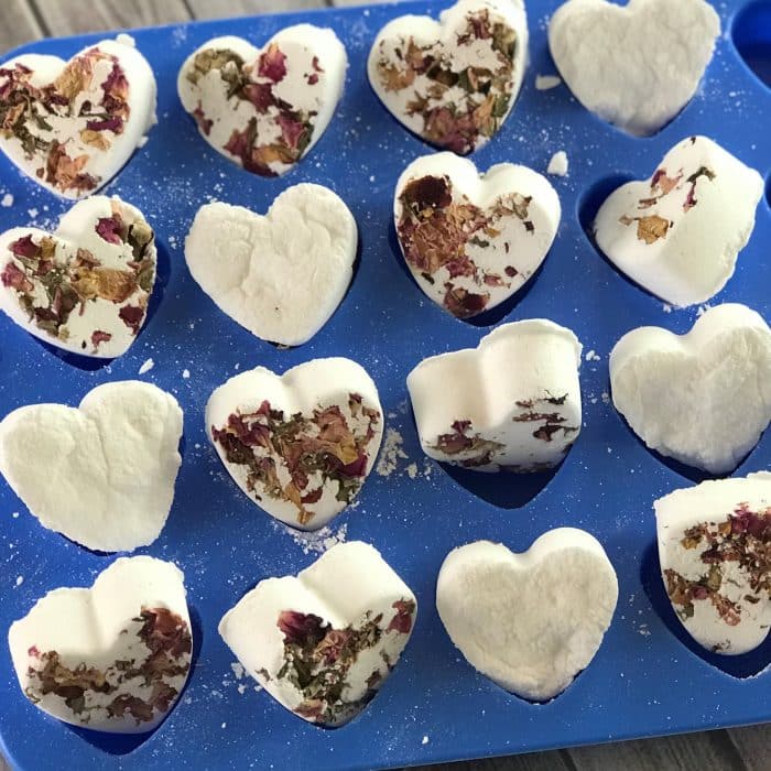 Lush copycat DIY acne facial tabs tighten pores, clear up acne, calm skin, & alleviate redness. naturally gentle & made with essential oils. DIY acne treatment, essential oil recipe, essential oils for acne, homemade facial, DIY facial, DIY essential oil, doTERRA, Young Living