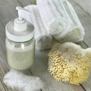 easy, natural DIY body wash for dry skin - gentle and safe for the whole family, nourishes and moisturizes skin, calms and soothes itchy, dry, inflamed skin, made with essential oils {homemade body wash, natural body wash, DIY soap recipe, essential oil recipes, essential oil uses, oils for bath, customize with 15 essential oil blend recipes, lavender essential oil, peppermint essential oil, lemon essential oil, cedarwood essential oil, doTERRA, Young Living}